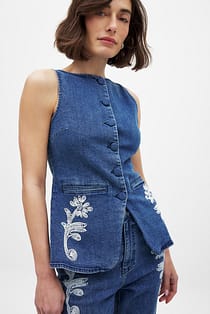 Weste mit Paspeldetails aus Denim