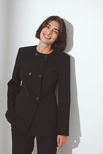 Taillierter Blazer mit doppelter Knopfleiste