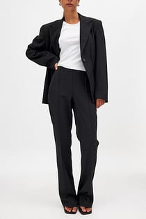 Pantalón de traje acampanado de talle medio