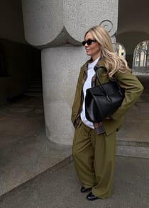 Pantalon de tailleur large et taille mi-haute