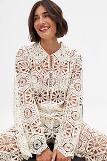 gehäkeltes Stricktop mit langen Ärmeln