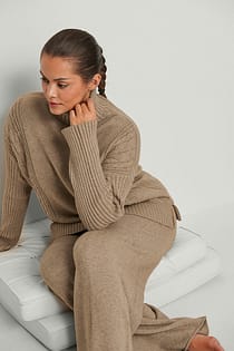 Geflochtener Strickpullover mit Rollkragen