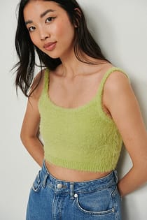 Kurzes flauschiges Strick-Singlet
