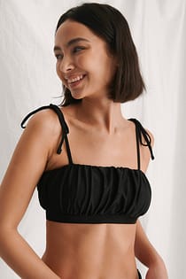 Recyceltes Bikini-Top mit Schnürdetail