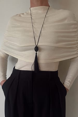 Beige Stricktop mit Drapierung