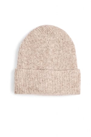Beige Stickad mössa i ullblandning