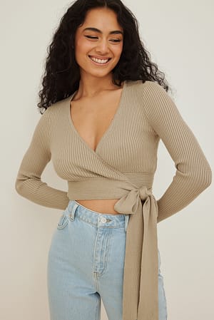 Taupe Geripptes Wickel-Crop-Top