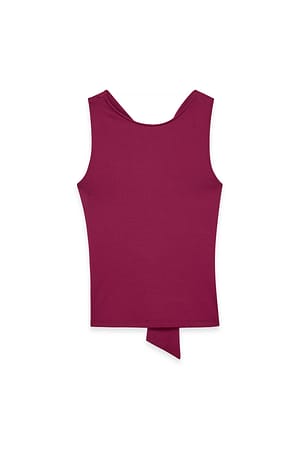 Burgundy Top med rygdetalje