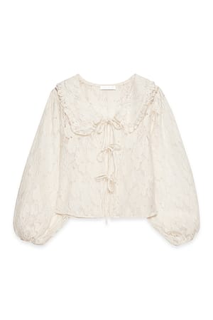Offwhite Bluse mit Kragen und Ballonärmeln