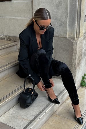 Black Belt Detail Velvet Leggings
