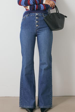 Blue Bootcut jeans med knapdetalje