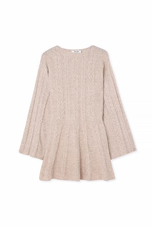 Beige Kabelstickad klänning