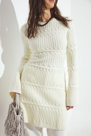 Offwhite Cable-Strick-Minikleid mit ausgestelltem Rock
