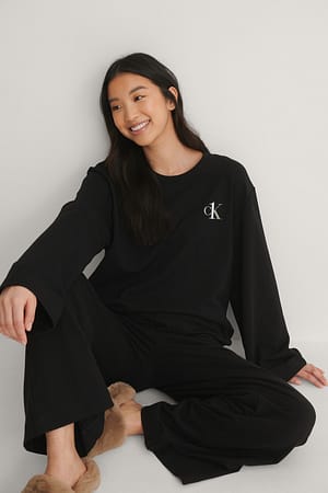 Black Ls Crew Neck