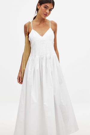 White Midikleid aus Baumwolle mit Pintucks