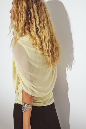 Yellow Topp med draperad cape