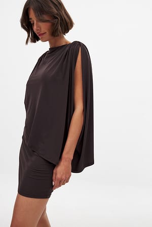 Brown Minivestido capa drapeado