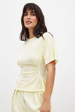 Light Yellow drapiertes Oberteil mit kurzen Ärmeln