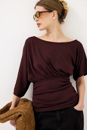 Brown Top Focus con cintura drapeada