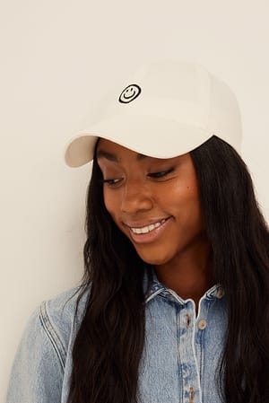 Off White Embroidery Cap