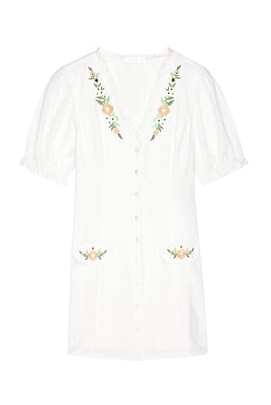 White Minikjole med knapper og broderidetalje