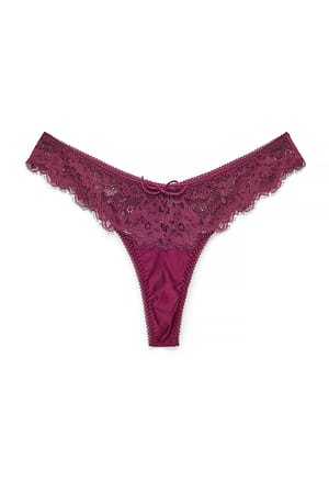Wine Red Tanga de encaje floral
