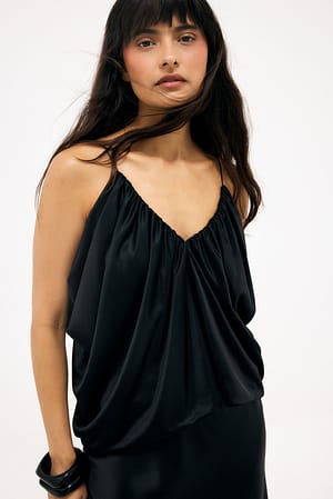 Black Flytende topp