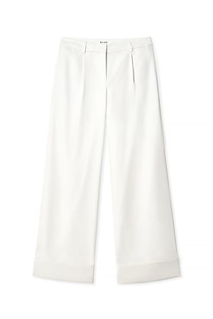 White weite Hose mit mittlerer Taille und Umschlag