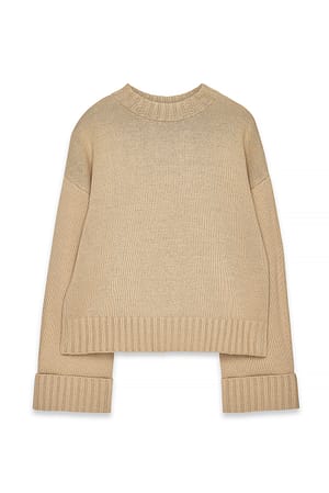 Beige Strikket sweater med foldet ærme