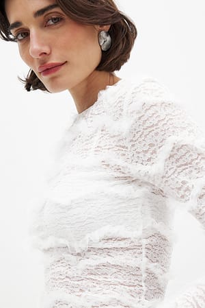 Offwhite Top met ruches en kant