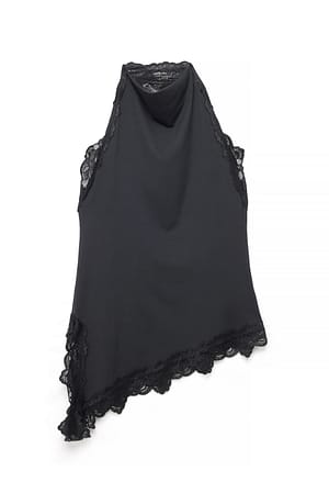 Black Topp i blonder med halterneck