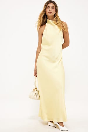 Light Yellow Maxikjole i sateng med halterneck