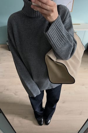 Dark Grey Jersey de lana de punto con cuello alto
