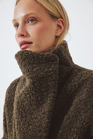 Khaki Teddy-Mantel mit hohem Kragen