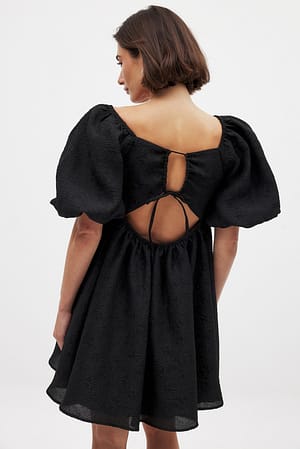Black Minikjole i jacquard med pufærmer