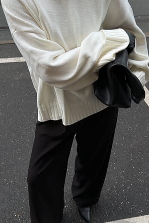 Offwhite Strikket sweater med foldet ærme