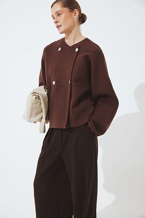 Brown Strikket cardigan med knapdetalje