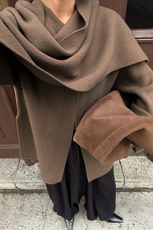 Taupe Gilet style cape en maille