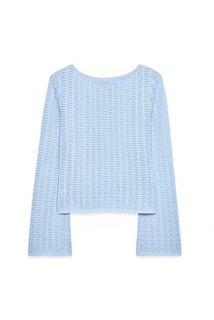 Blue Stricktop mit Häkeleinsatz am Rücken