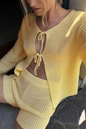 Light Yellow Gebreide korte broek met nauwe pasvorm