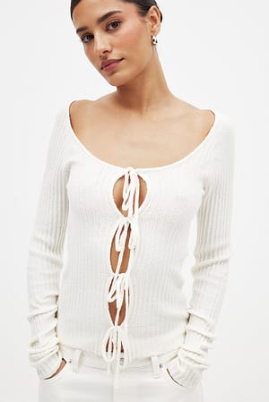 Offwhite Strikket cardigan med knytedetaljer