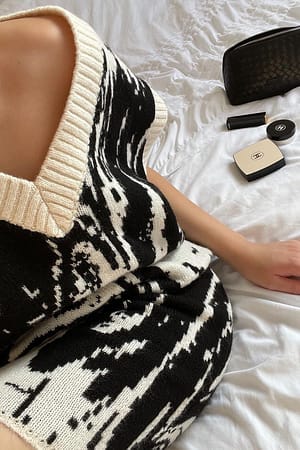 Black/White Gestrickte, oversized Jacquard-Weste