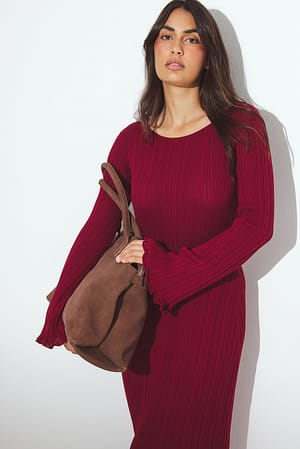 Burgundy Vestido maxi de punto con volantes y cuello redondo