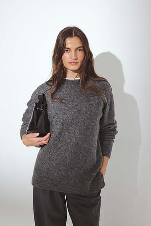 Mid Grey Strikket sweater i uldblanding med rund halsudskæring