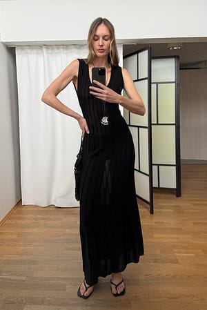 Black Vestido maxi de punto acanalado con escote redondo