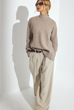 Beige Strikket sweater i uldblanding med sømdetalje