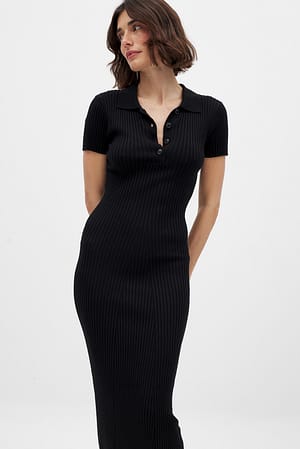 Black kurzärmeliges Strickkleid mit Knöpfen