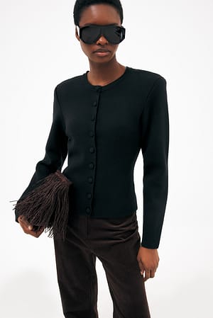 Black Strickjacke mit Schulterpolstern