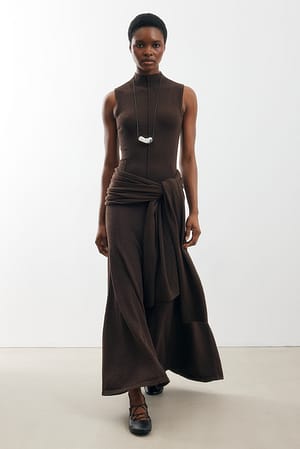 Brown Vestido maxi de punto sin mangas con detalle de costura