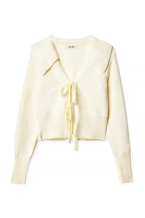 Offwhite Strickjacke mit Schnürung